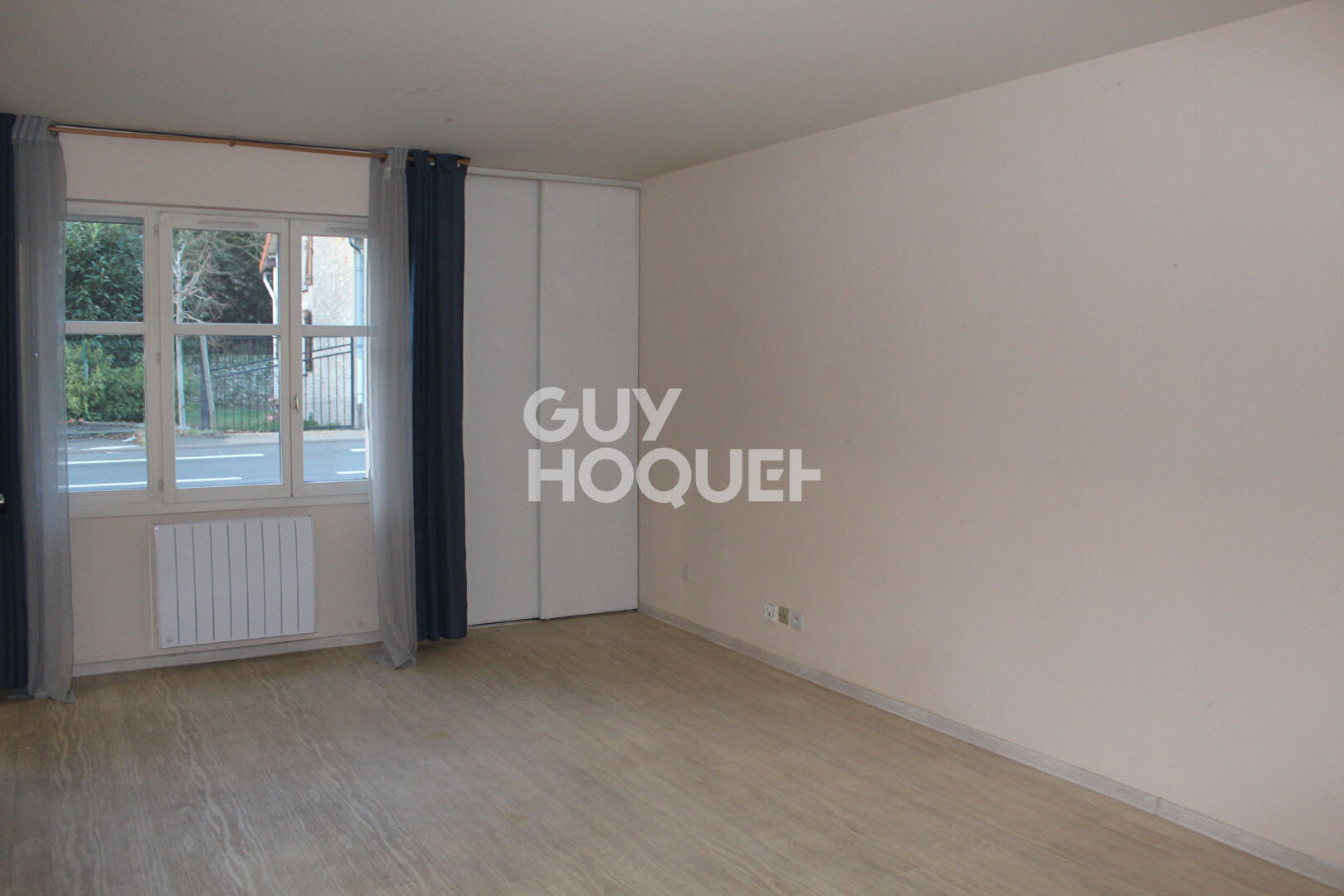 PROCHE PARC DU CHATEAU