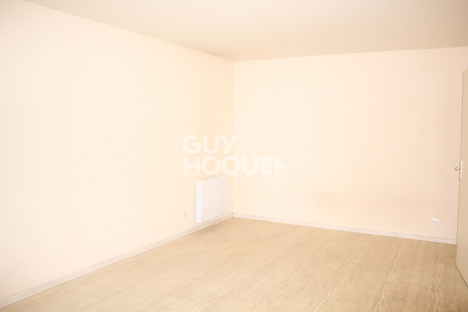 PROCHE PARC DU CHATEAU