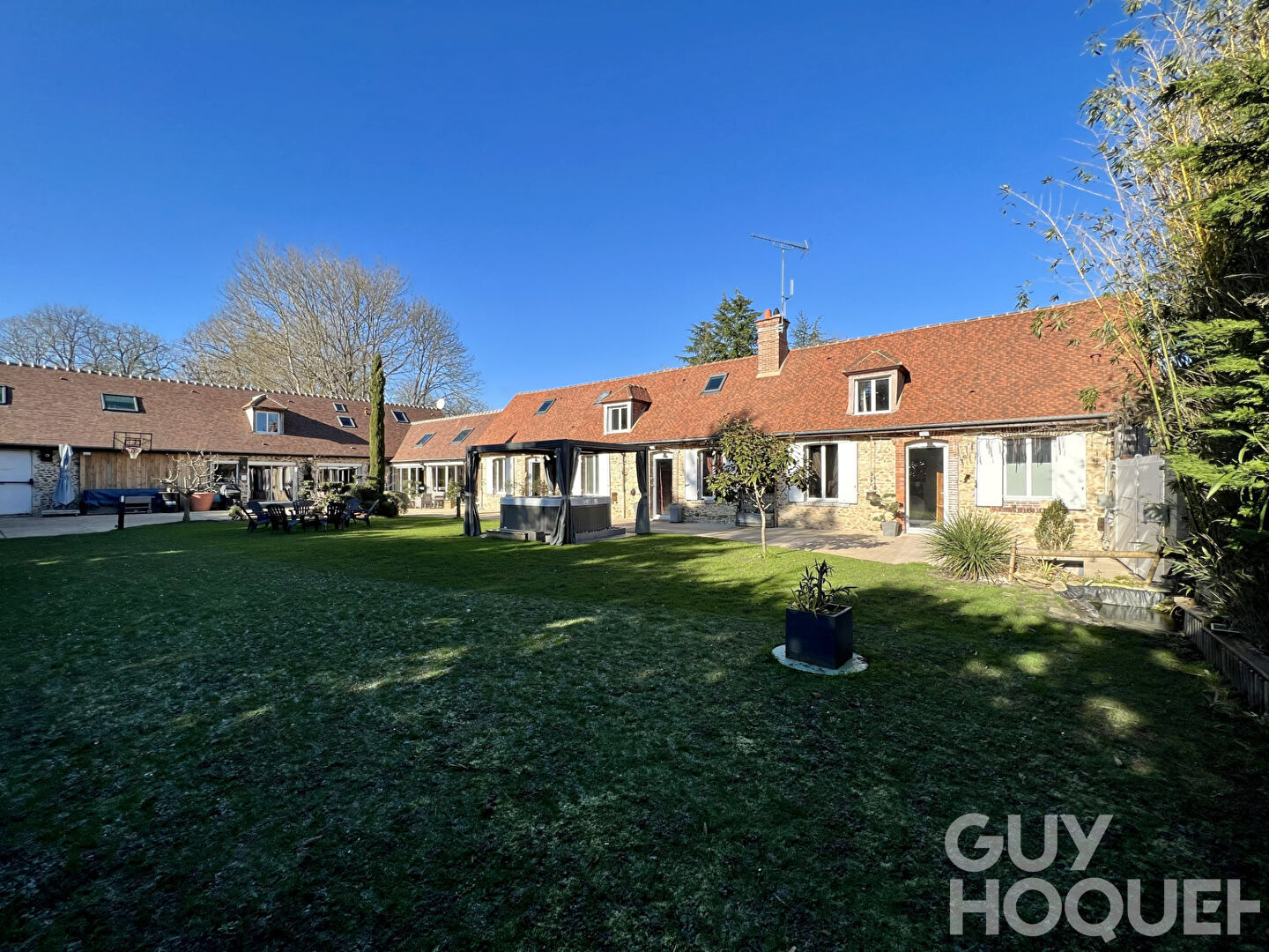 Maison meublée 7 pièces de 262.13 m²