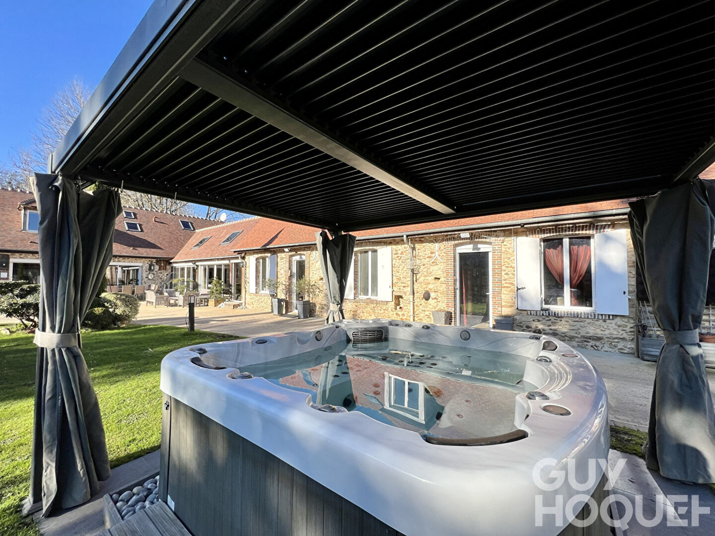 Maison meublée 7 pièces de 262.13 m²