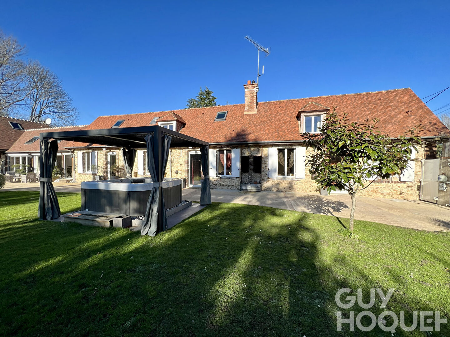 Maison meublée 7 pièces de 262.13 m²