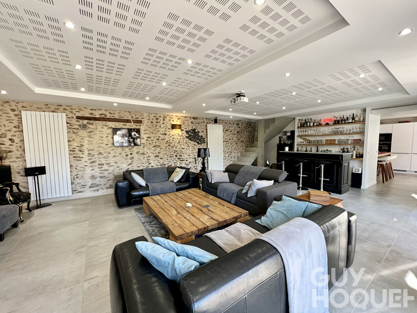 Maison meublée 7 pièces de 262.13 m²