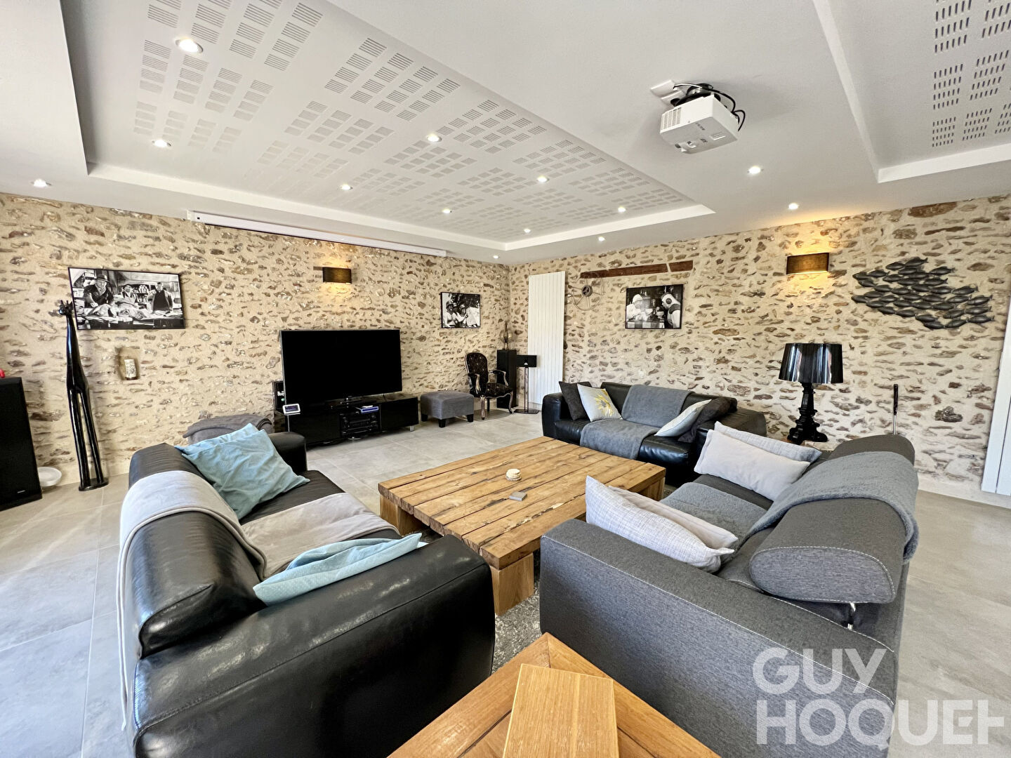 Maison meublée 7 pièces de 262.13 m²