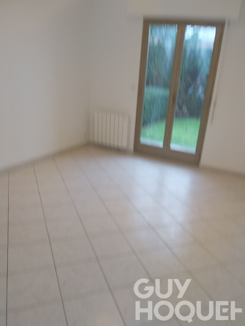 Proche gare et commerces