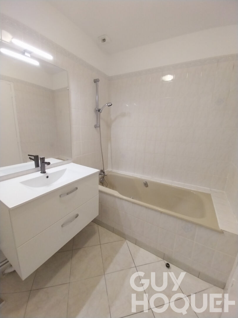 Proche gare et commerces