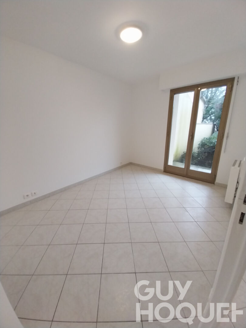 Proche gare et commerces