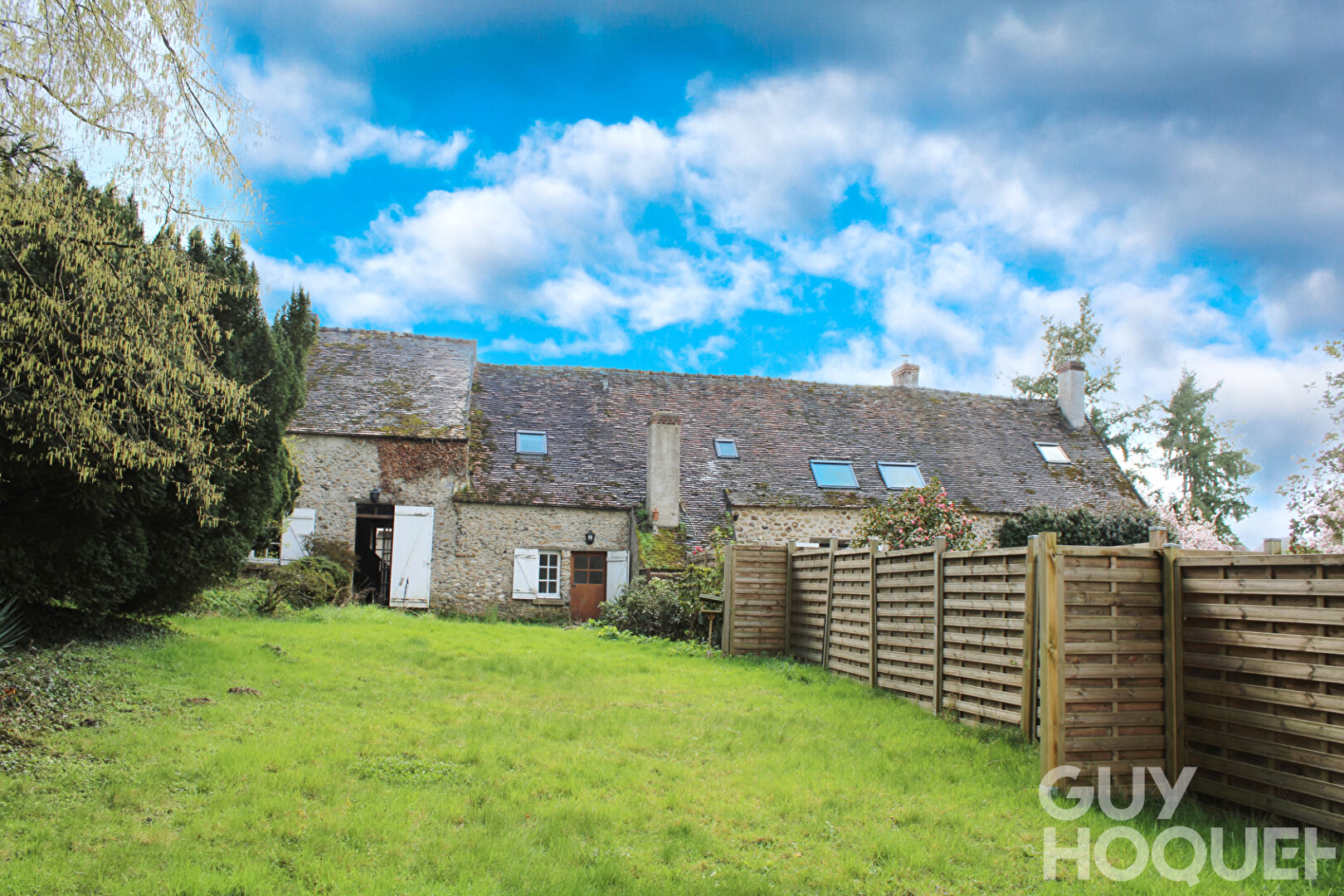 Longère de charme avec 3 habitations sur 13 000 m²