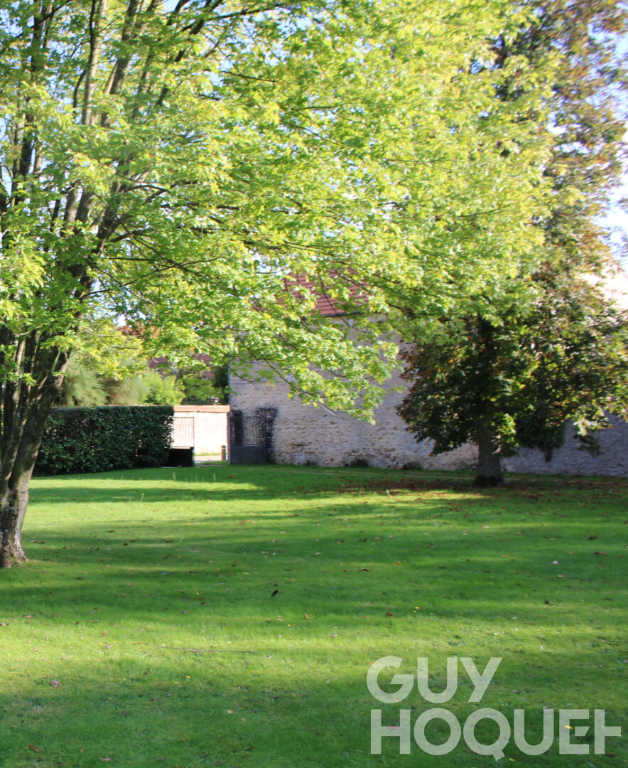 Terrain 583 m² · aux Essarts-le-Roi · 158 000 €