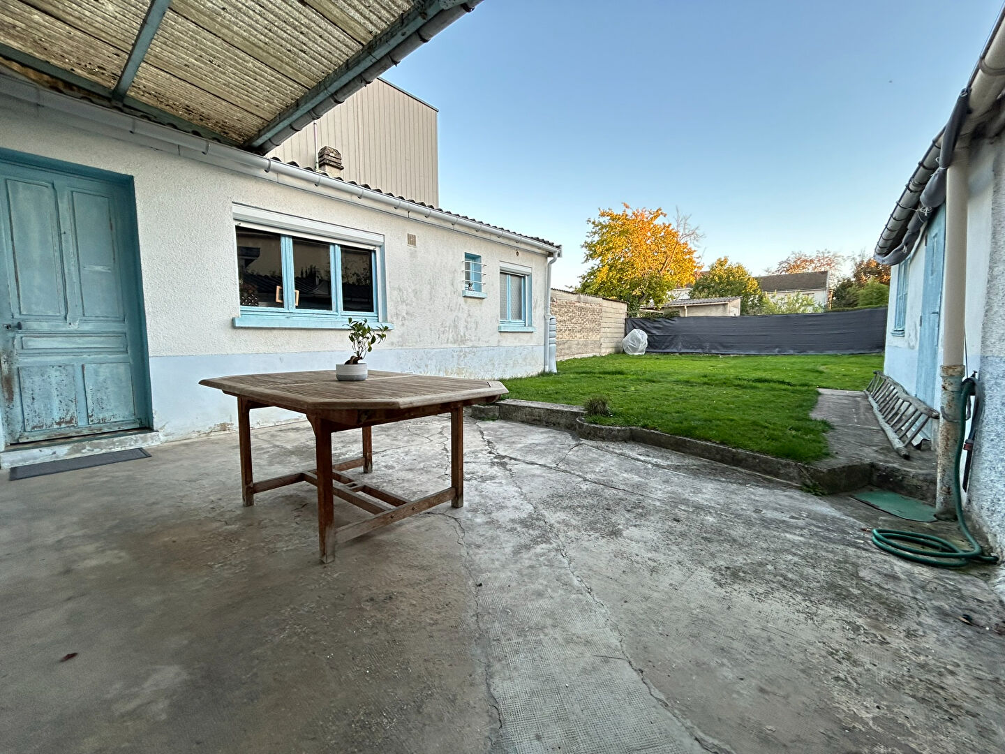 Maison de plain pied avec jardin et garage