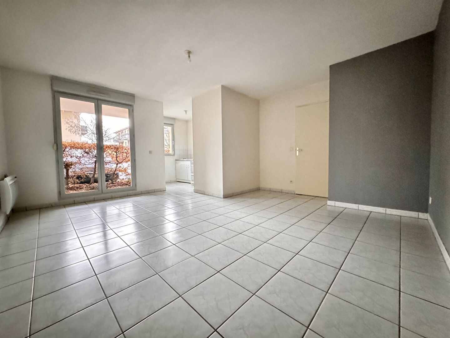 Appartement de type 2 avec balcon - terrasse et place de parking