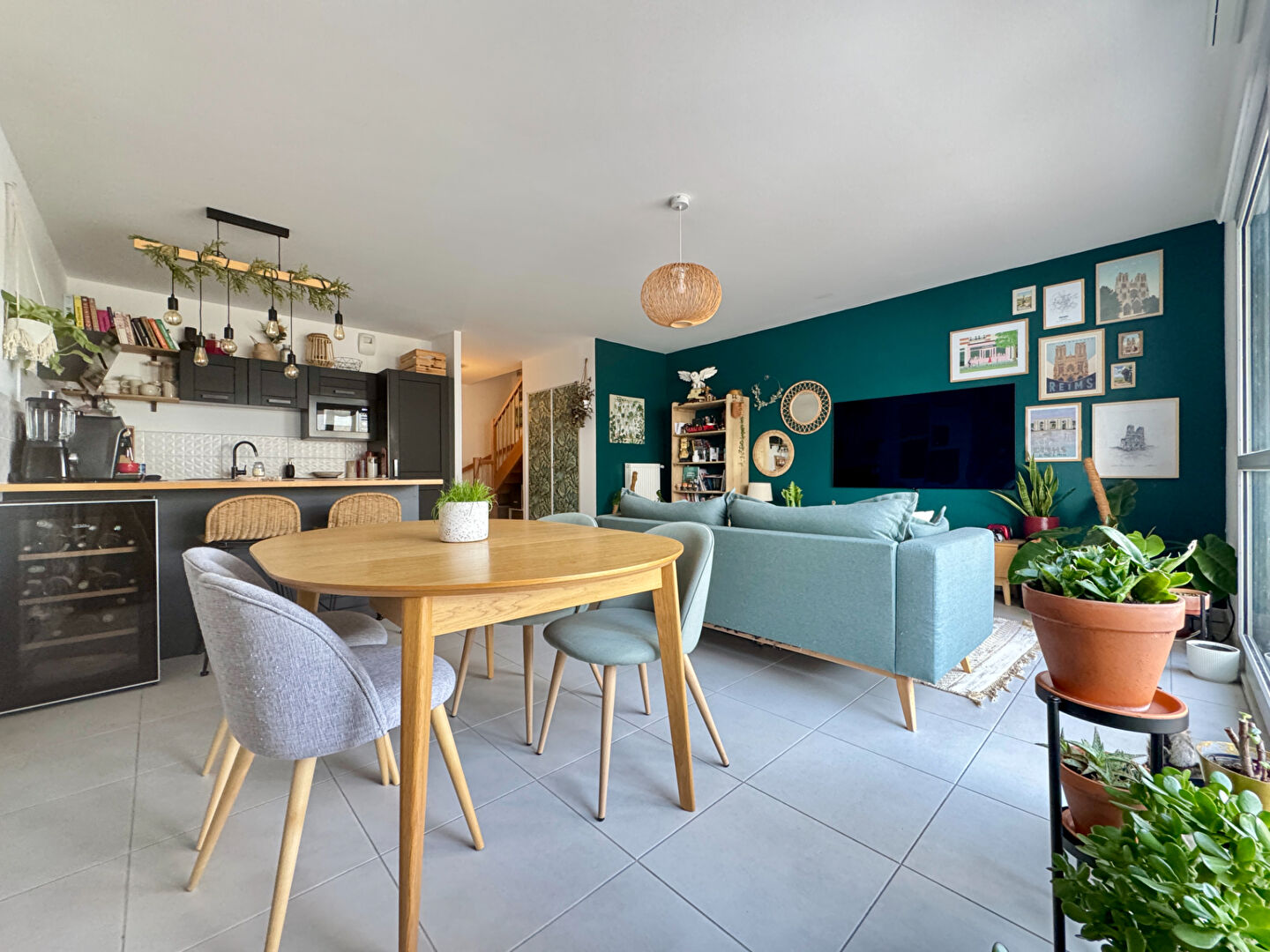 Appartement de type 4 avec terrasse, jardin et garage double