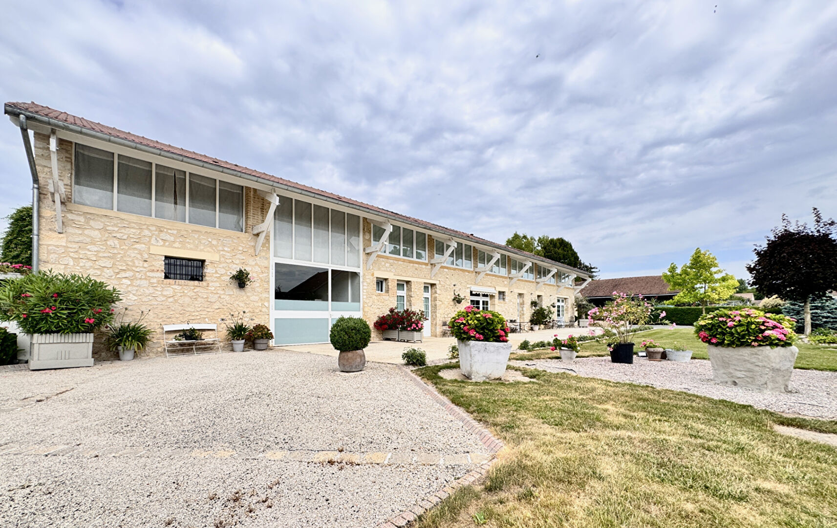 Longère d'exception à vendre à AUMENANCOURT LE GRAND