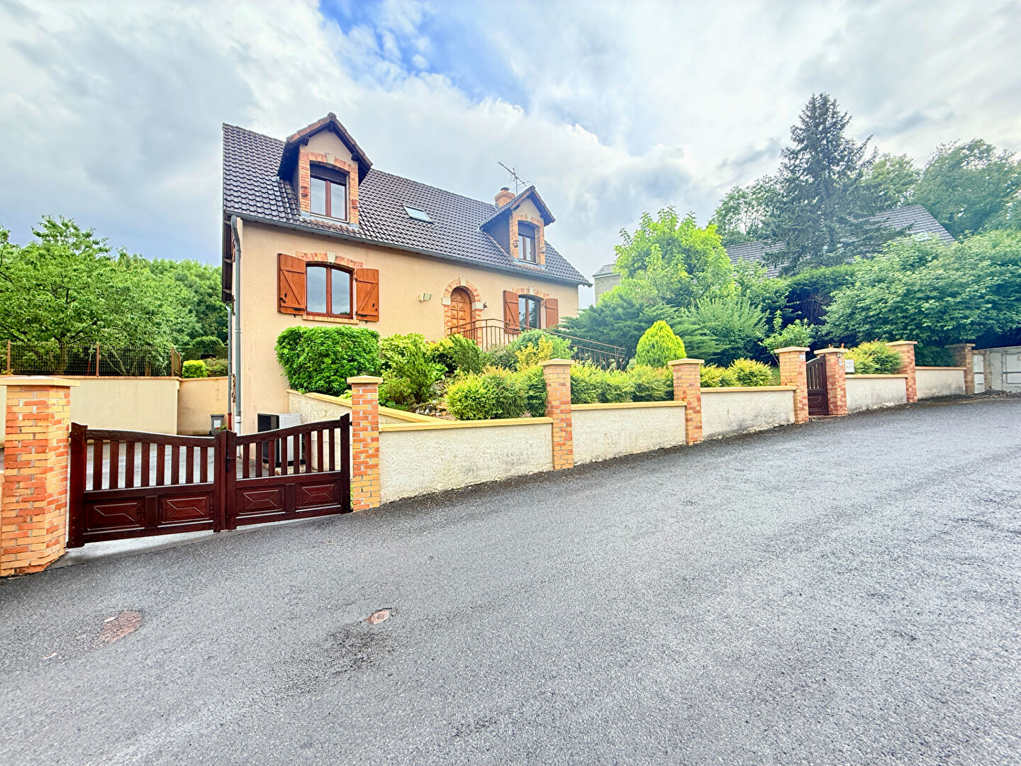 Maison de type 6 avec jardin et garage à Berru