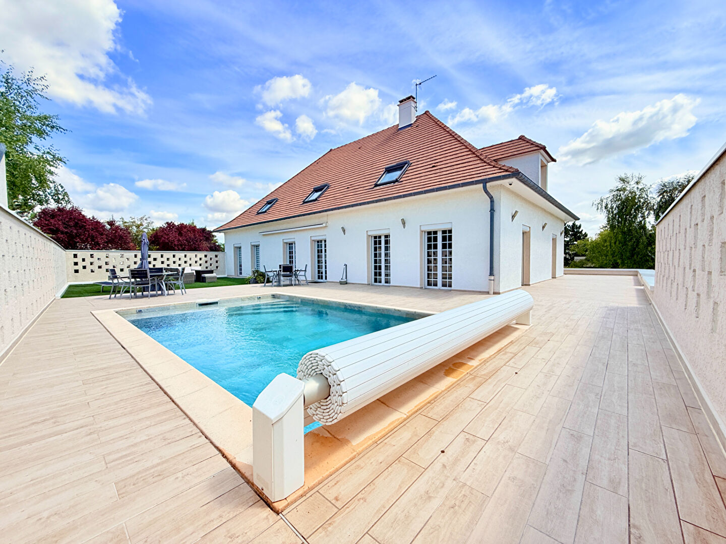 Maison de Standing à Auménancourt - 5 Chambres, Piscine et Garage Double