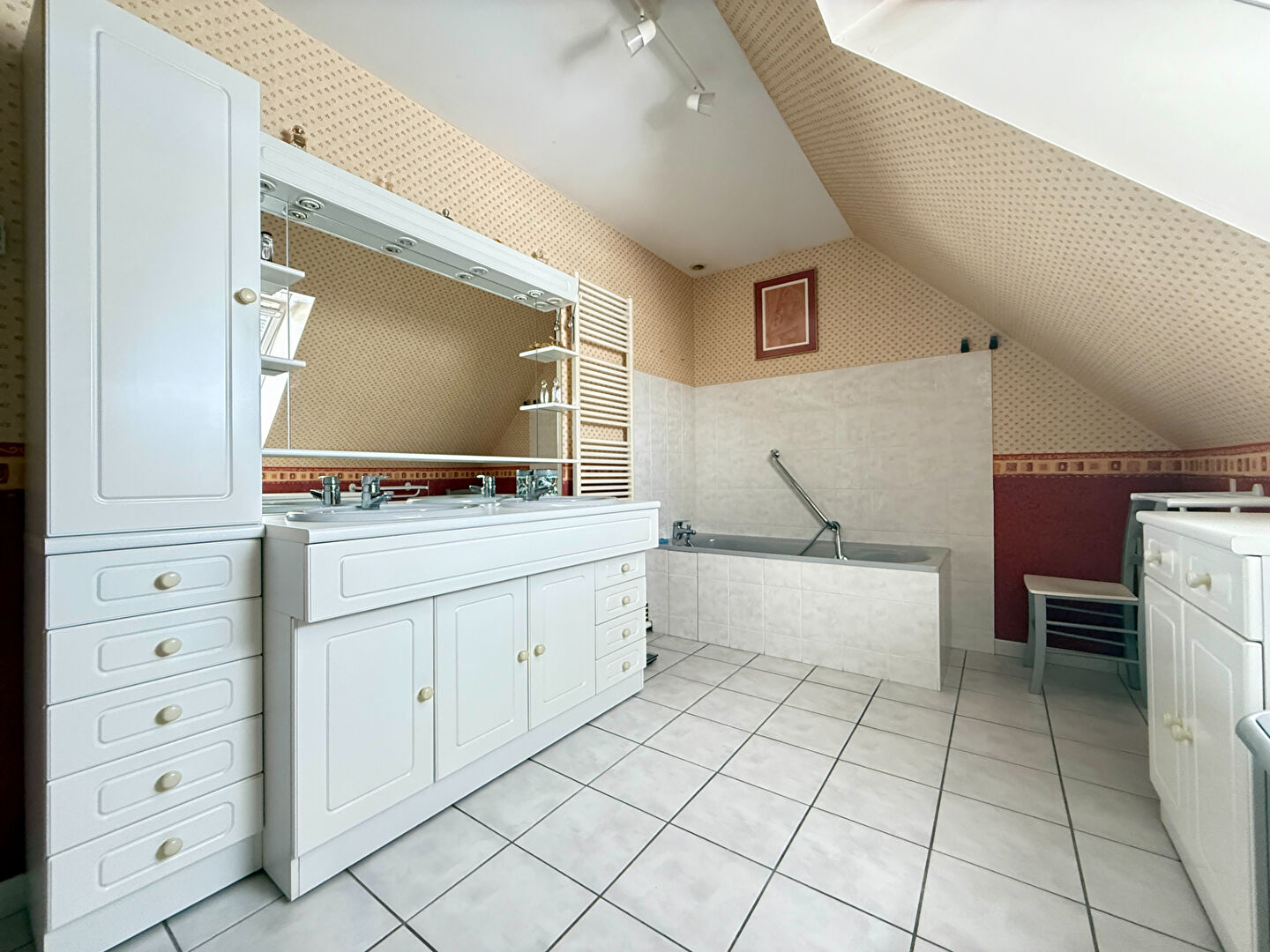 Maison spacieuse 176 m² avec sous-sol total et piscine - Beine-Nauroy (15 min de Reims)