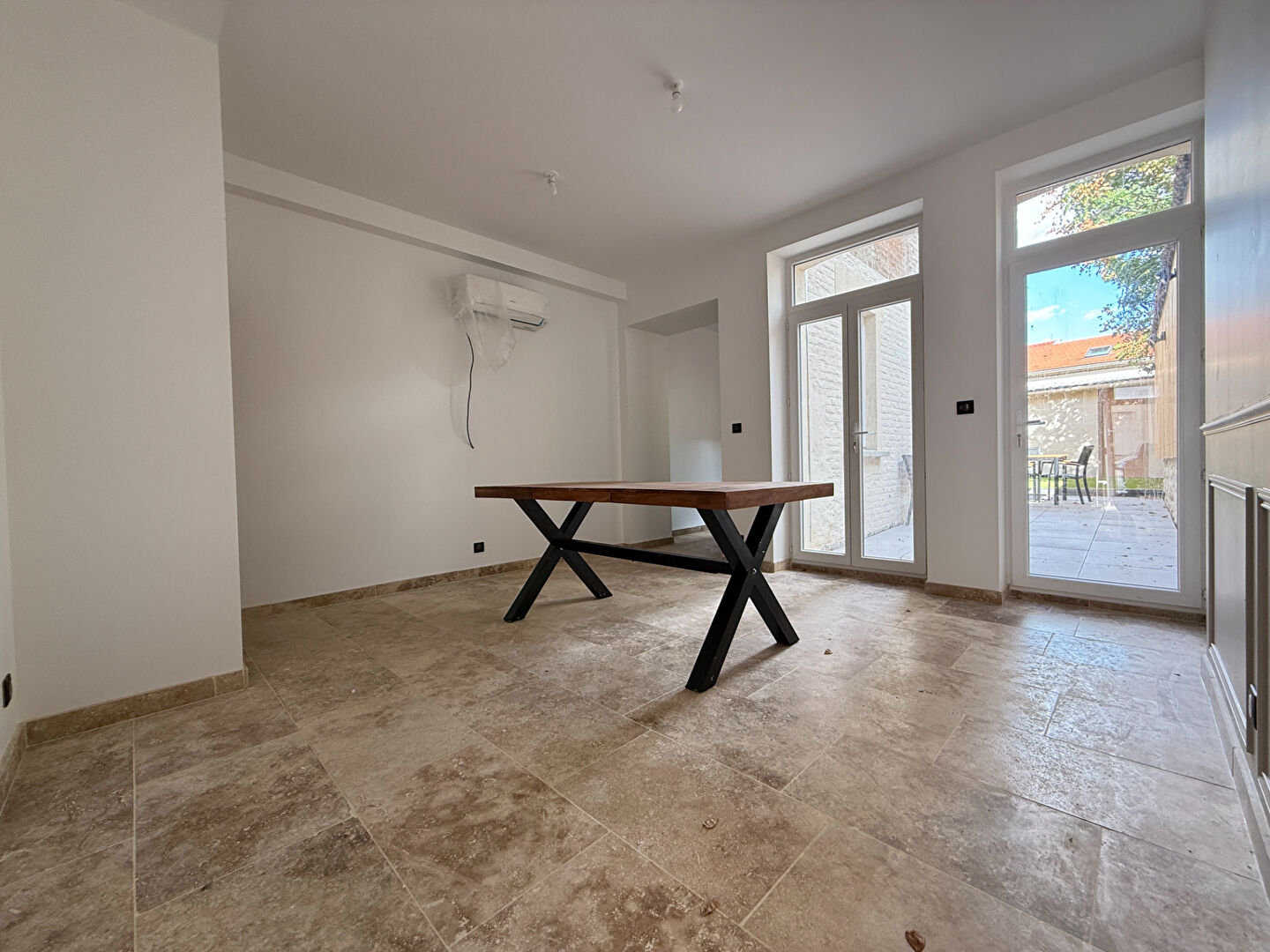 Maison avec extérieur et garage proche centre ville