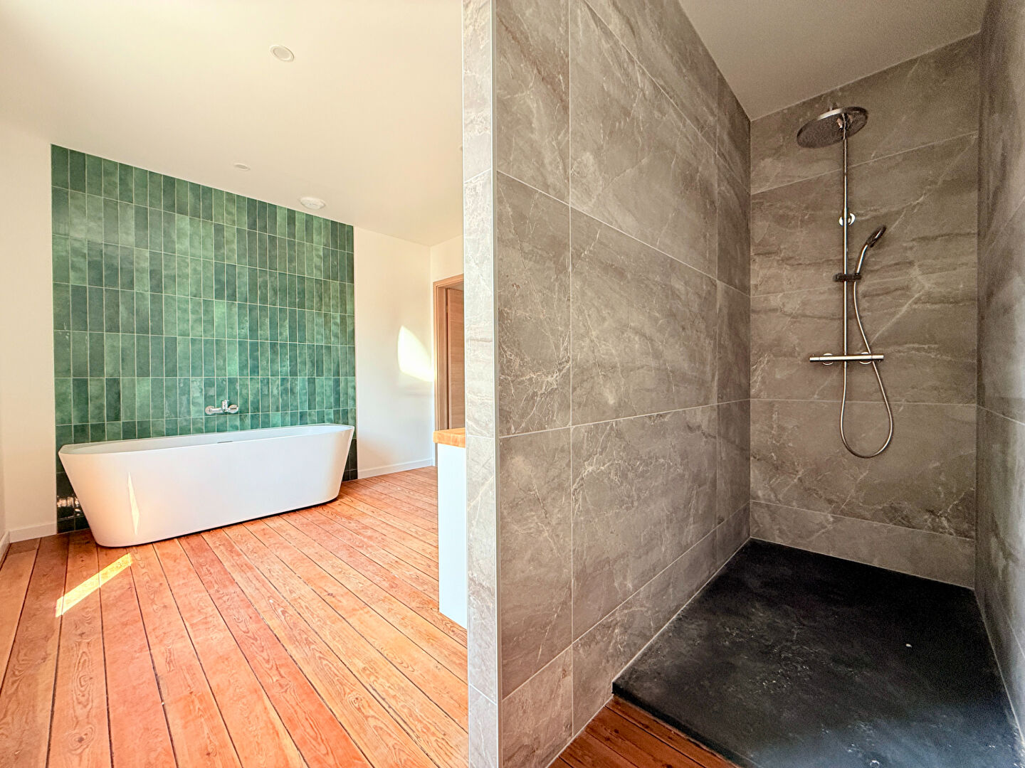 Maison avec extérieur et garage proche centre ville