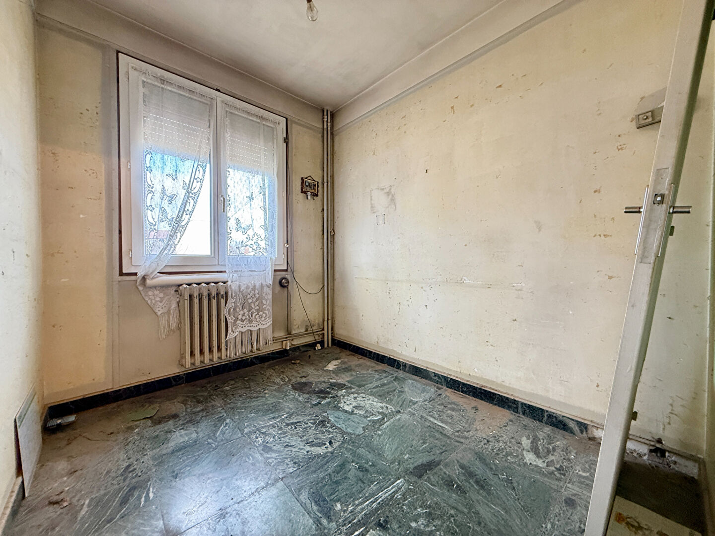 Maison à rénover quartier Sainte-Anne avec garage double et jardin