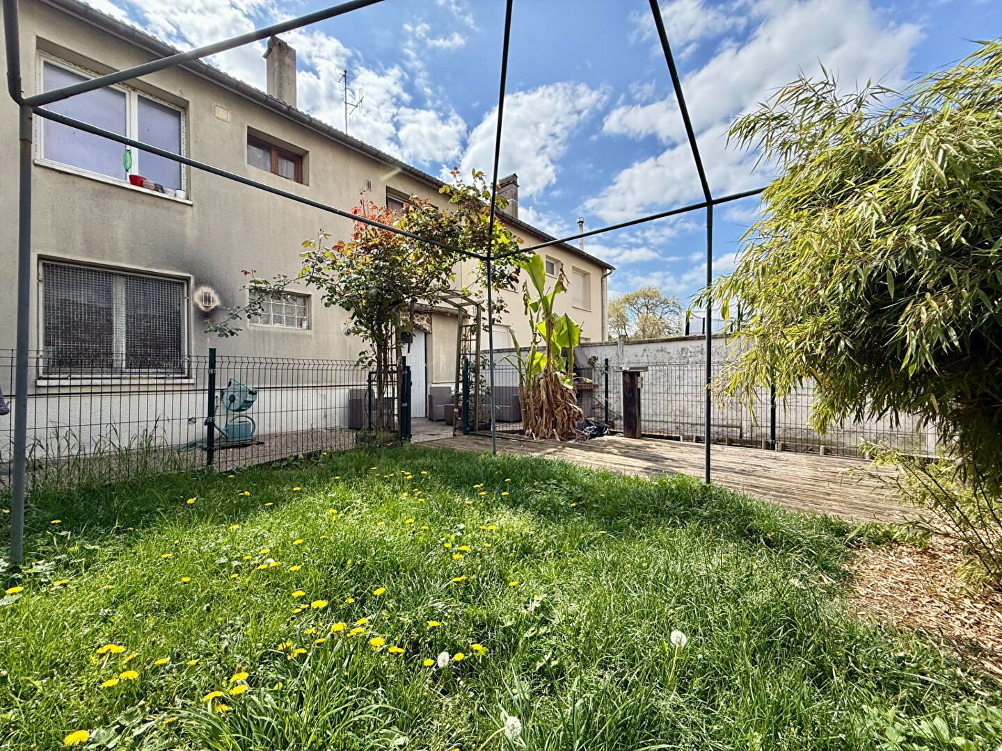 À vendre Maison Reims avec garage et jardin.