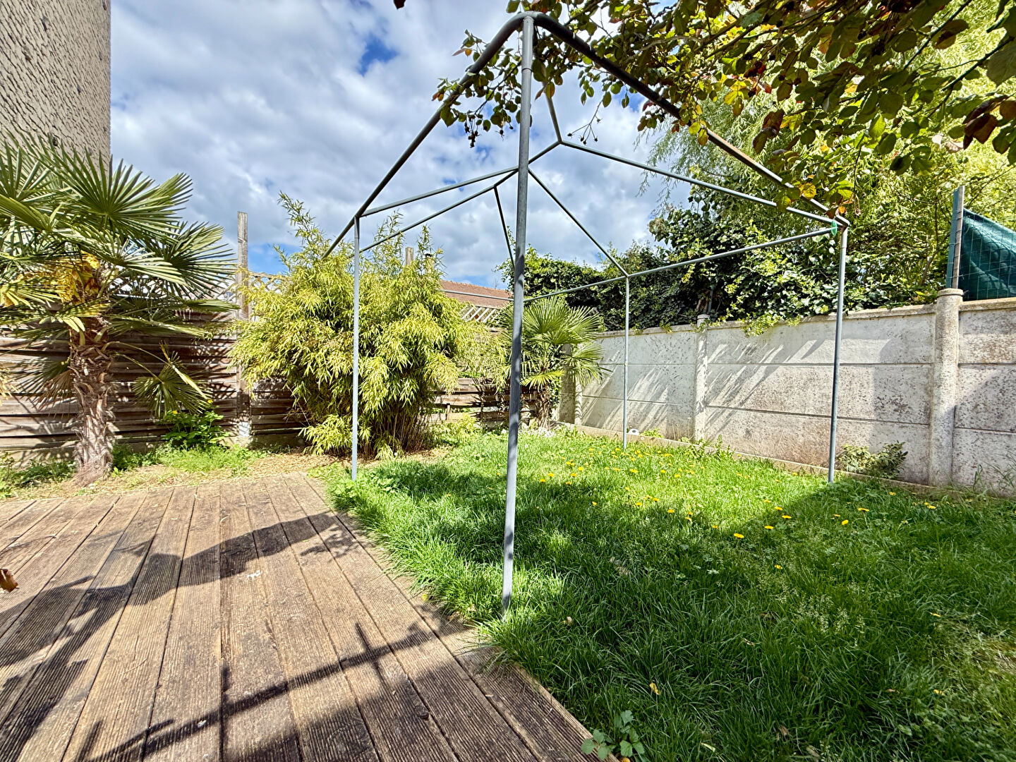 À vendre Maison Reims avec garage et jardin.