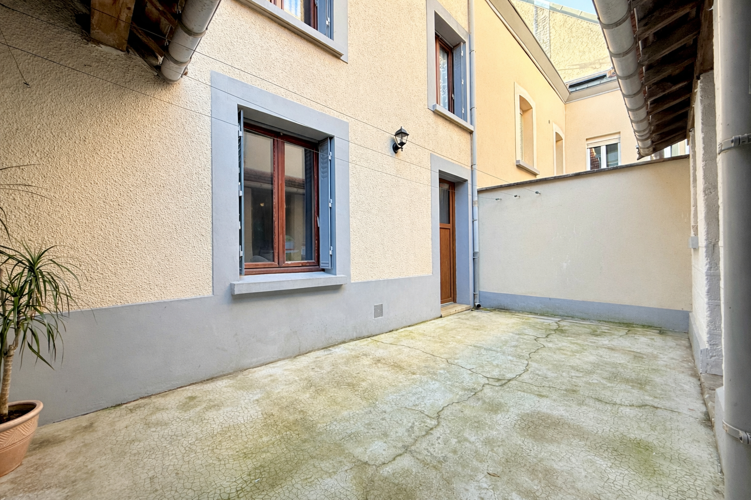 Maison de ville avec garage et cour - Secteur Jamin