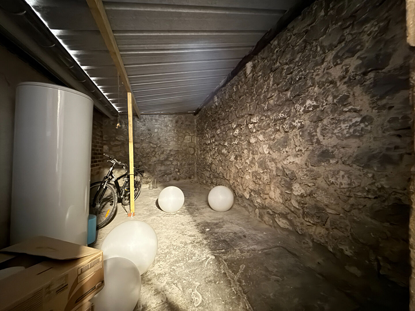 Cour couverte de 17m²  - secteur cernay