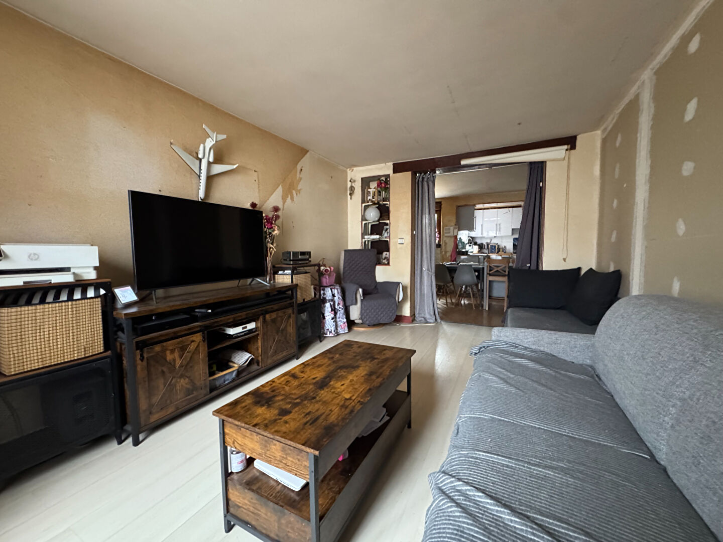 Maison, jardin, 3 garages et 1 dépendance - Bétheny