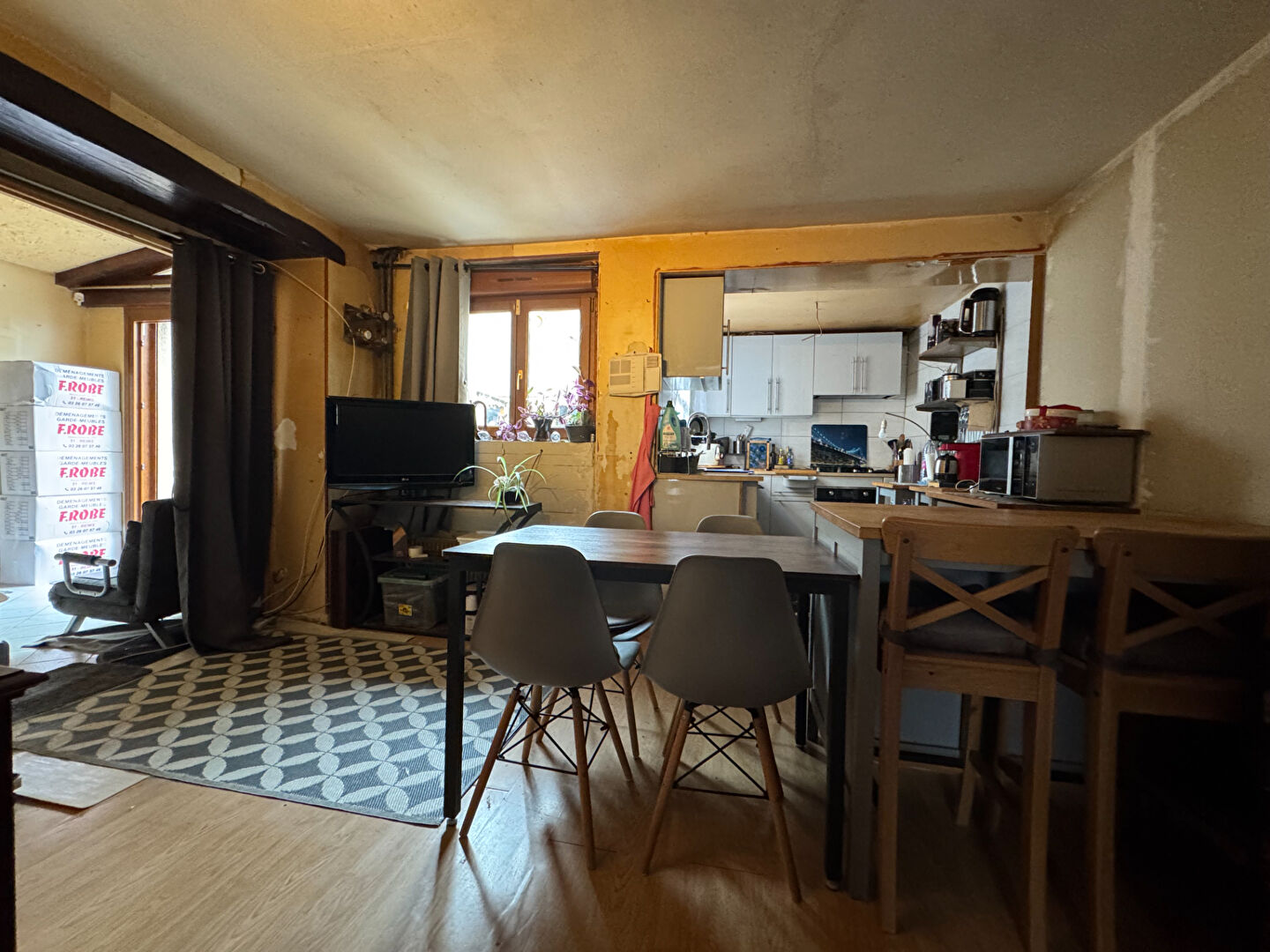 Maison, jardin, 3 garages et 1 dépendance - Bétheny