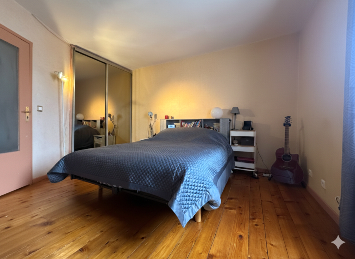 Maison, jardin, 3 garages et 1 dépendance - Bétheny