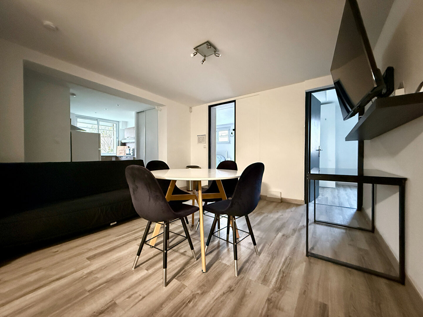 Superbe Maison à Vendre à Bezannes - 6 Chambres et Grand Jardin !