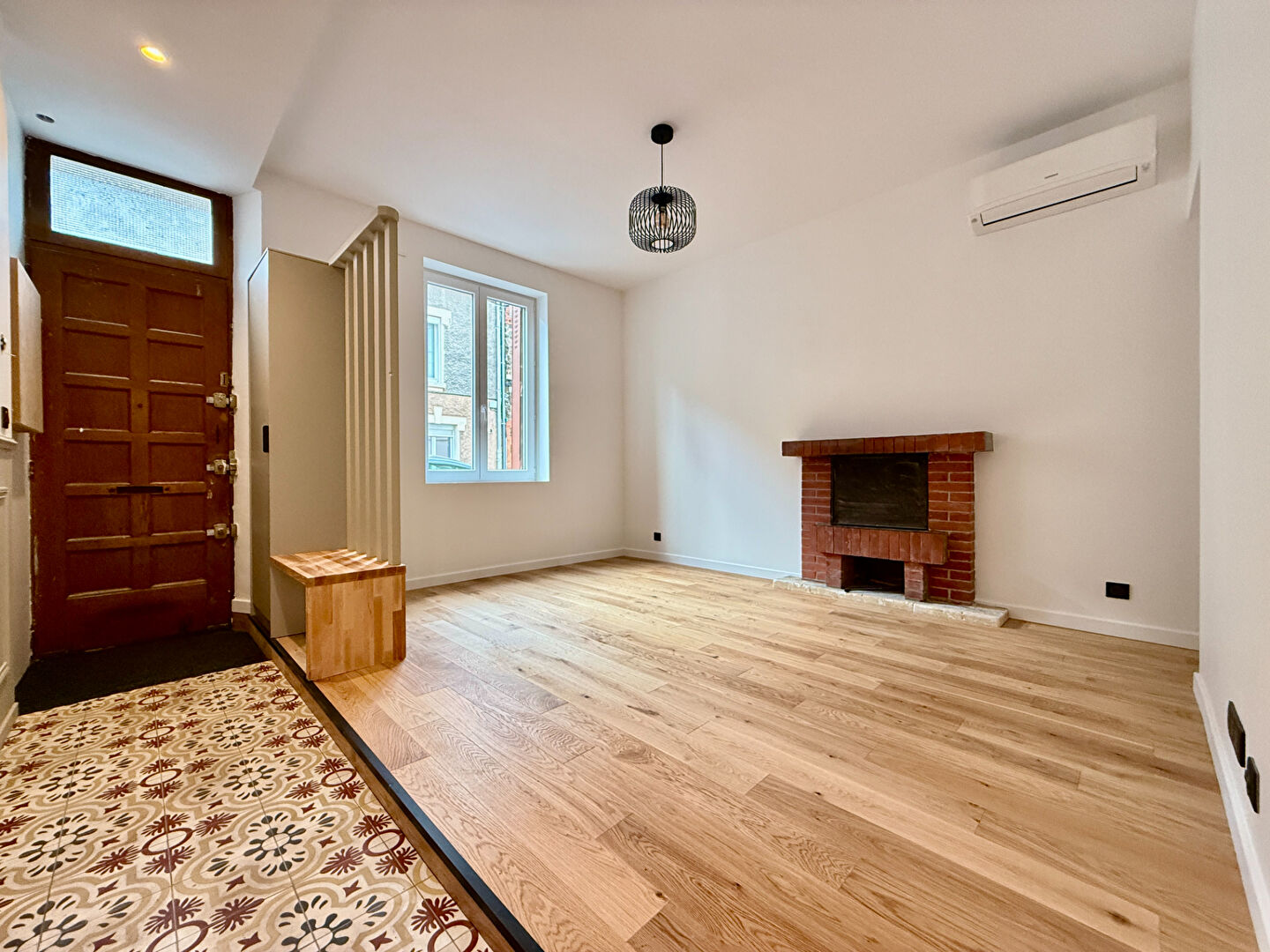 Maison avec extérieur et garage proche centre ville