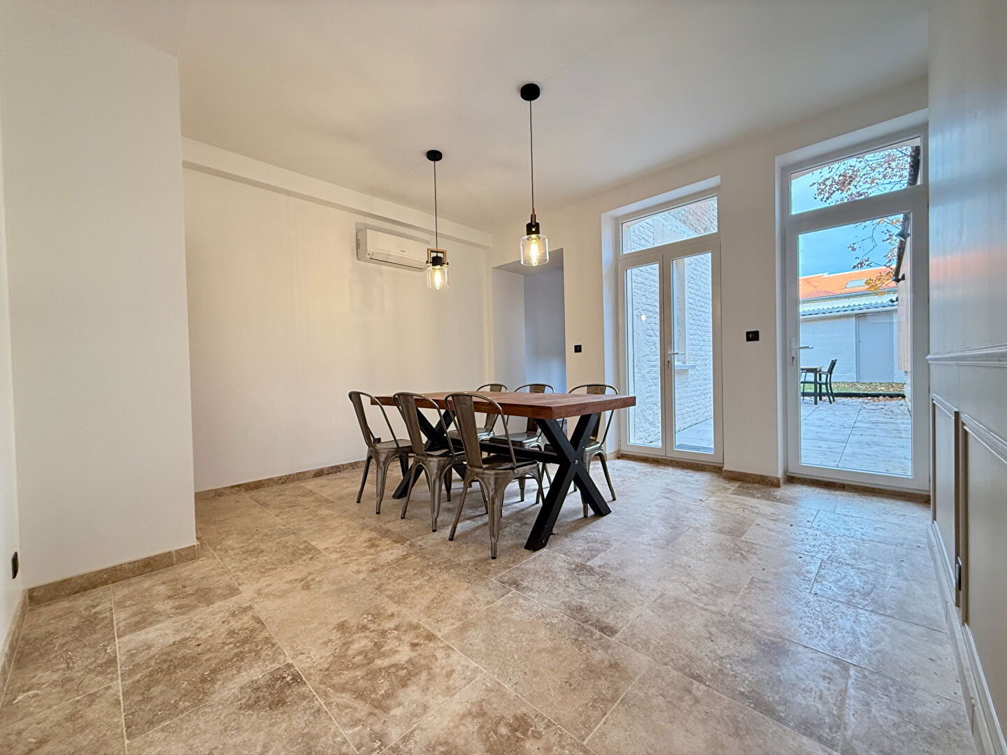 Maison avec extérieur et garage proche centre ville