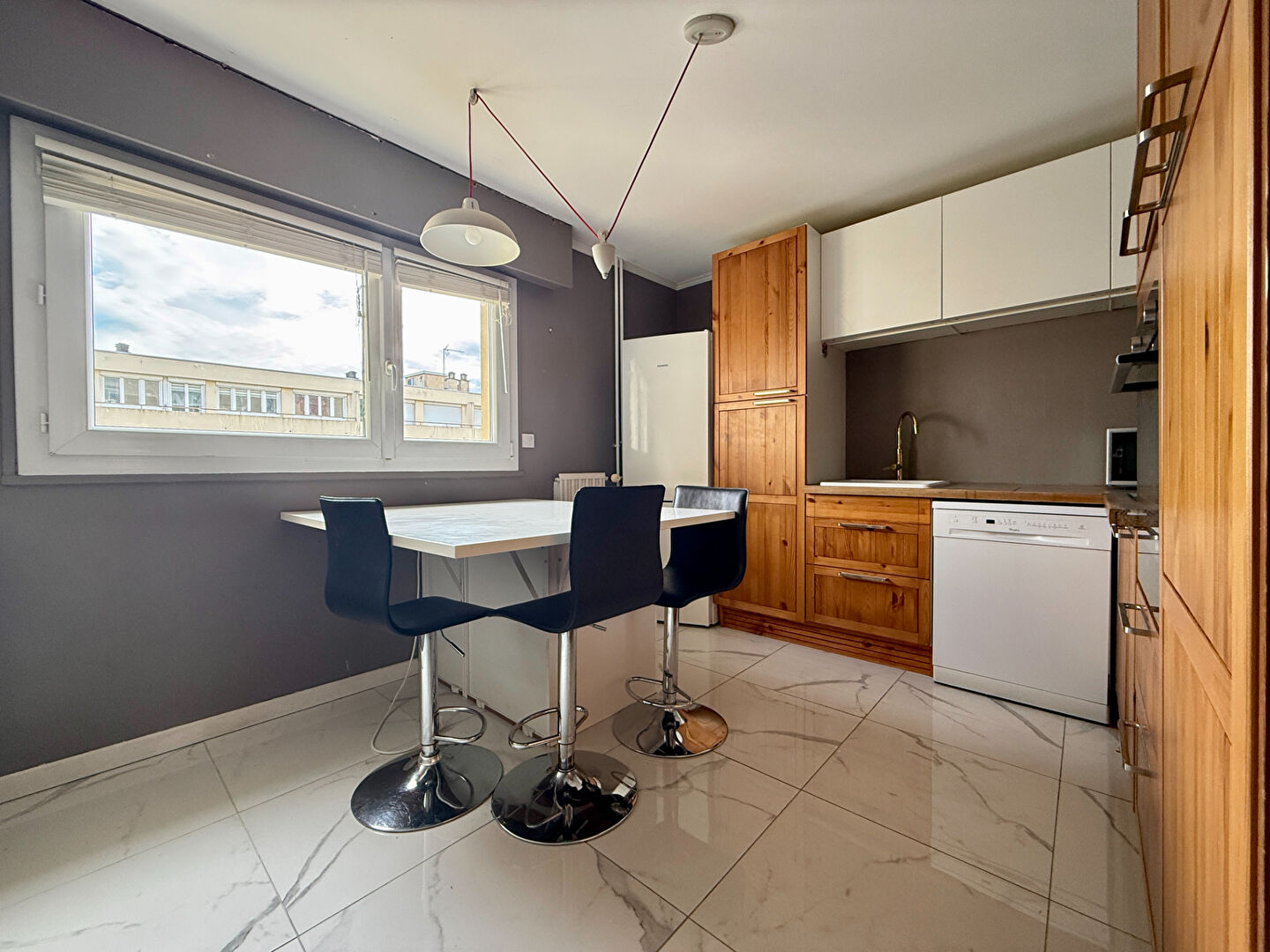 À vendre : Appartement spacieux quartier Saint-Marceaux avec balcon et garage