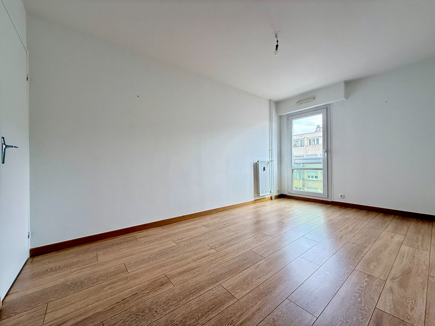 À vendre : Appartement spacieux quartier Saint-Marceaux avec balcon et garage