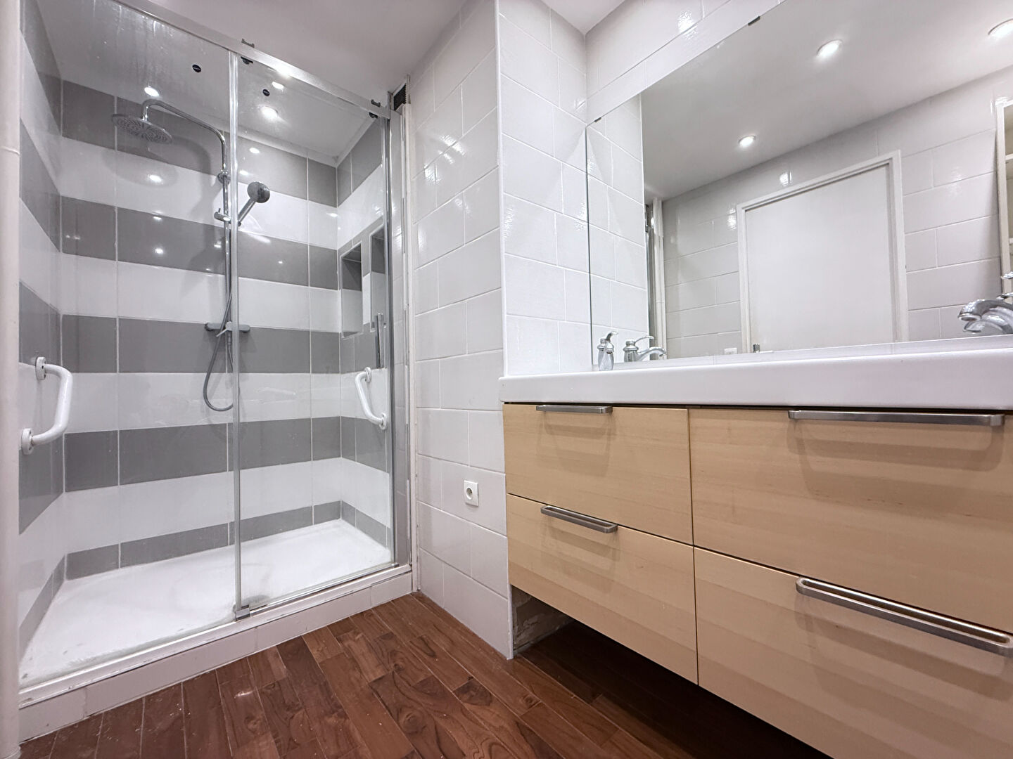 À vendre : Appartement spacieux quartier Saint-Marceaux avec balcon et garage