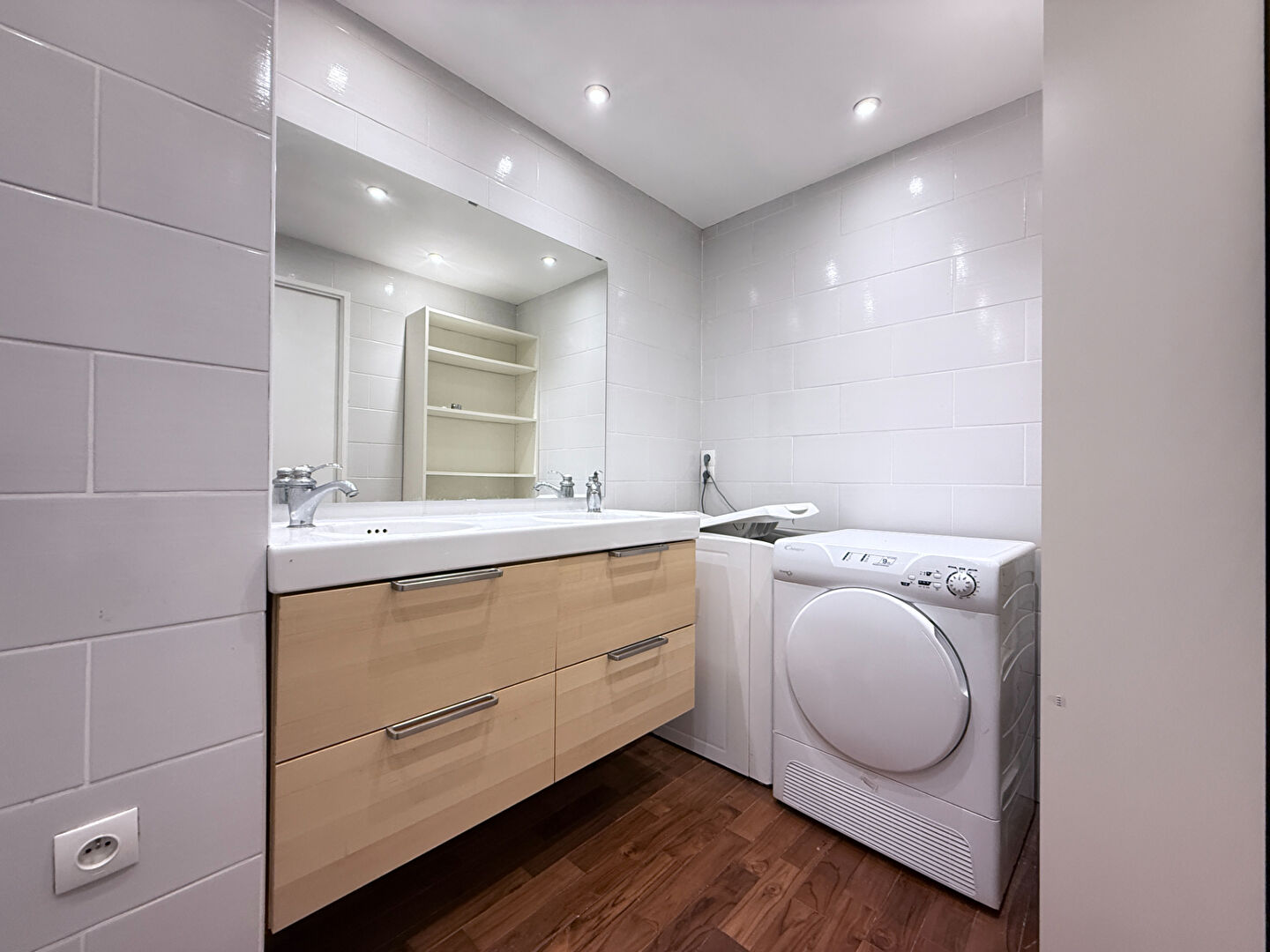 À vendre : Appartement spacieux quartier Saint-Marceaux avec balcon et garage