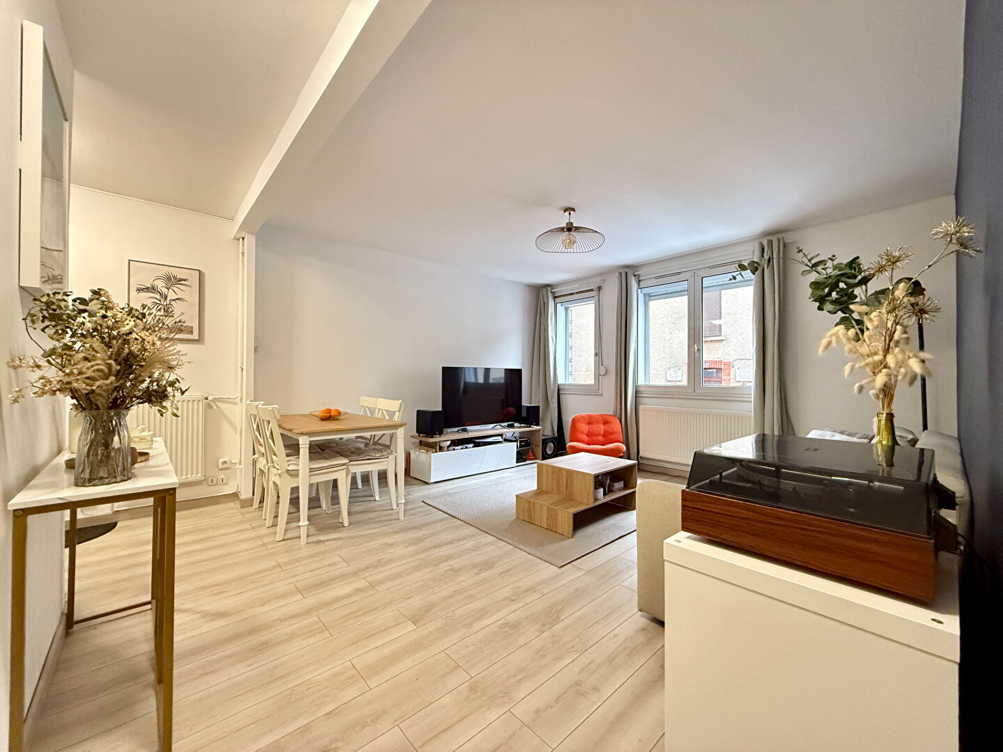 À VENDRE APPARTEMENT 3 PIÈCES AVEC PARKING 