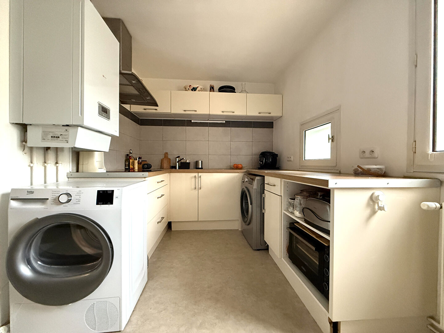 À VENDRE APPARTEMENT 3 PIÈCES AVEC PARKING 