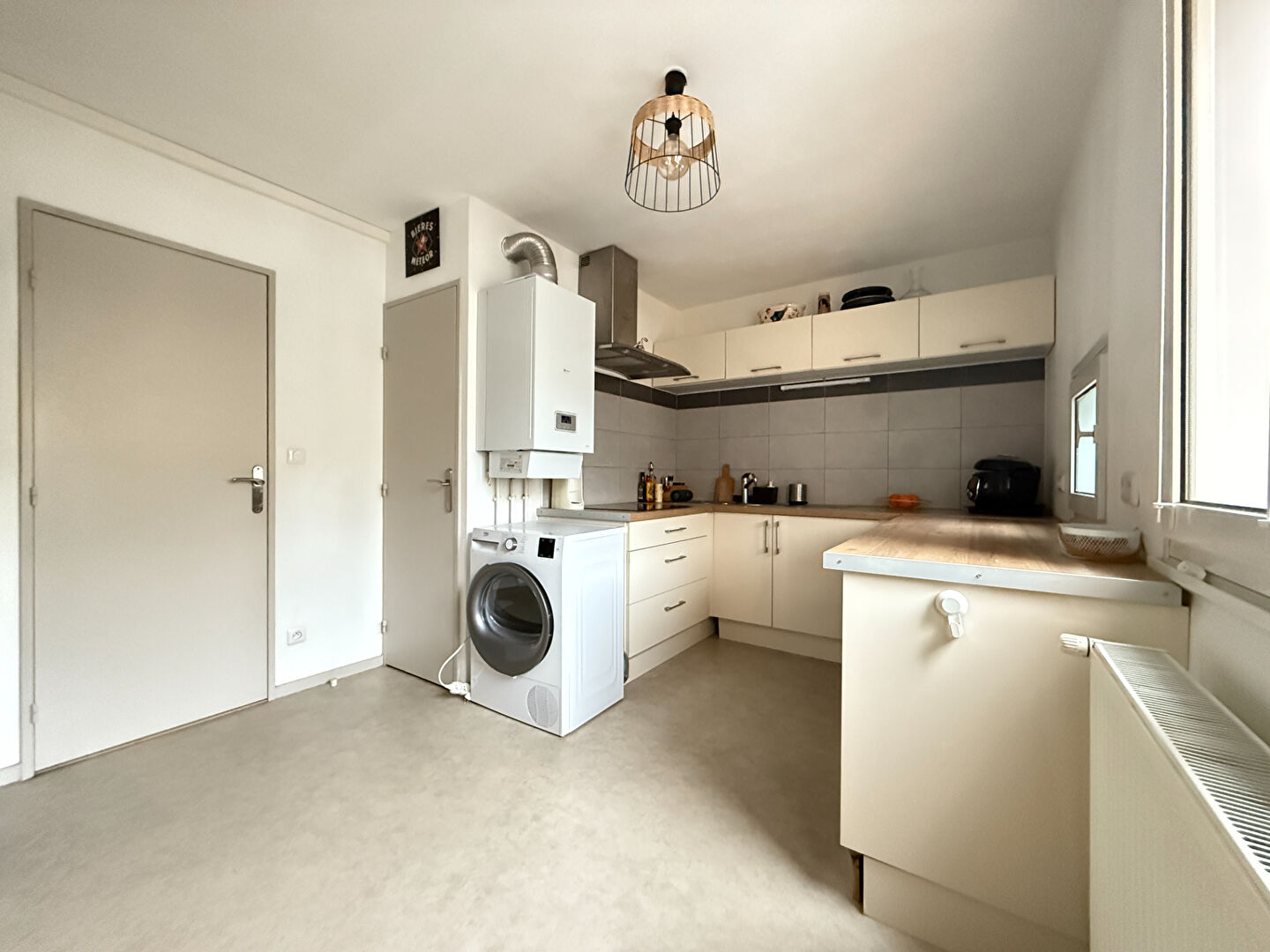 À VENDRE APPARTEMENT 3 PIÈCES AVEC PARKING 