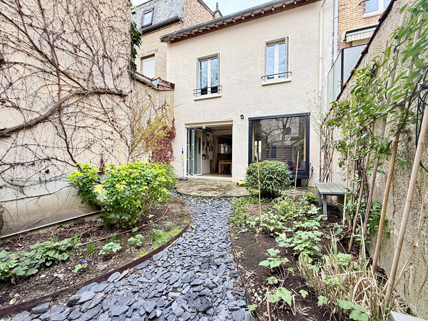 Maison de caractère avec jardin et stationnement - Boulevard Lundy
