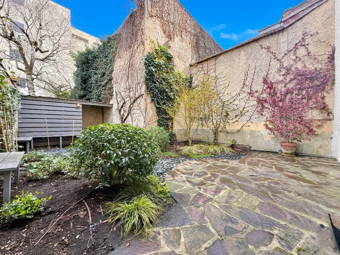 Maison de caractère avec jardin et stationnement - Boulevard Lundy