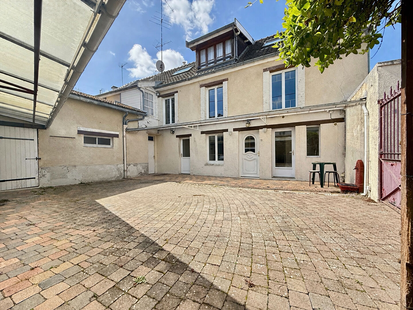 Maison avec cour -  Rilly-la-Montagne,