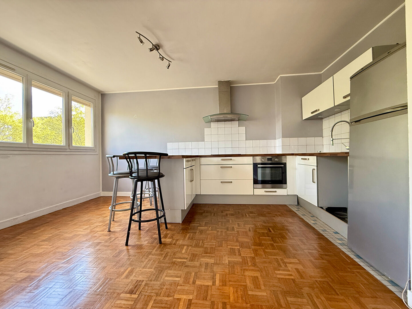 Appartement type 2- balcon et place de parking