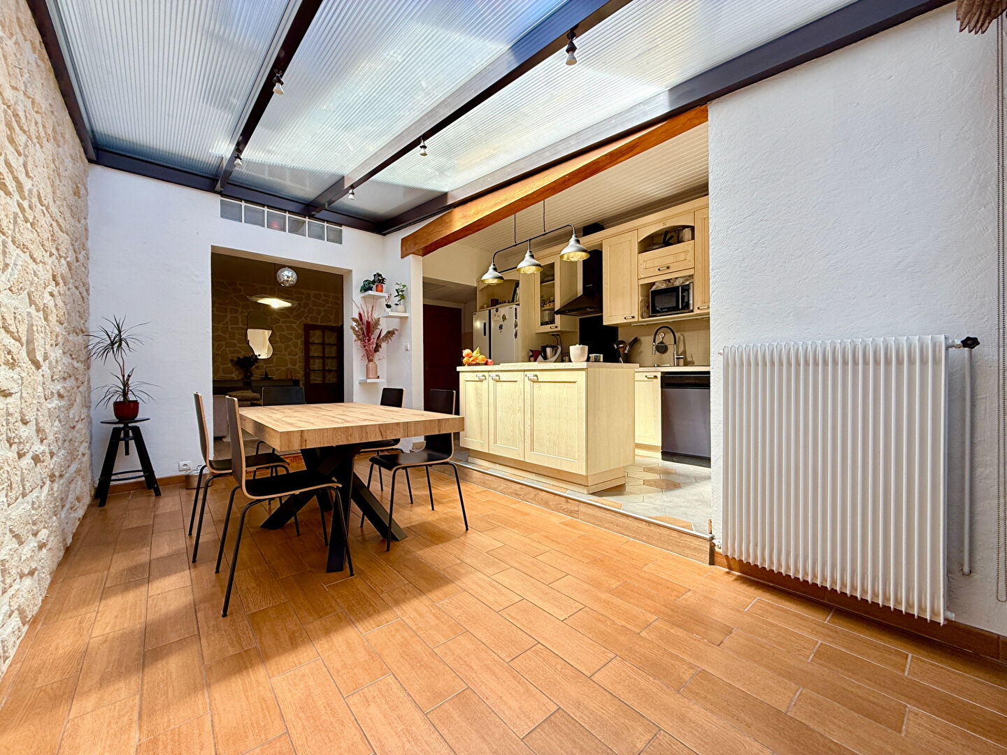 Maison coup de coeur avec cour et garage