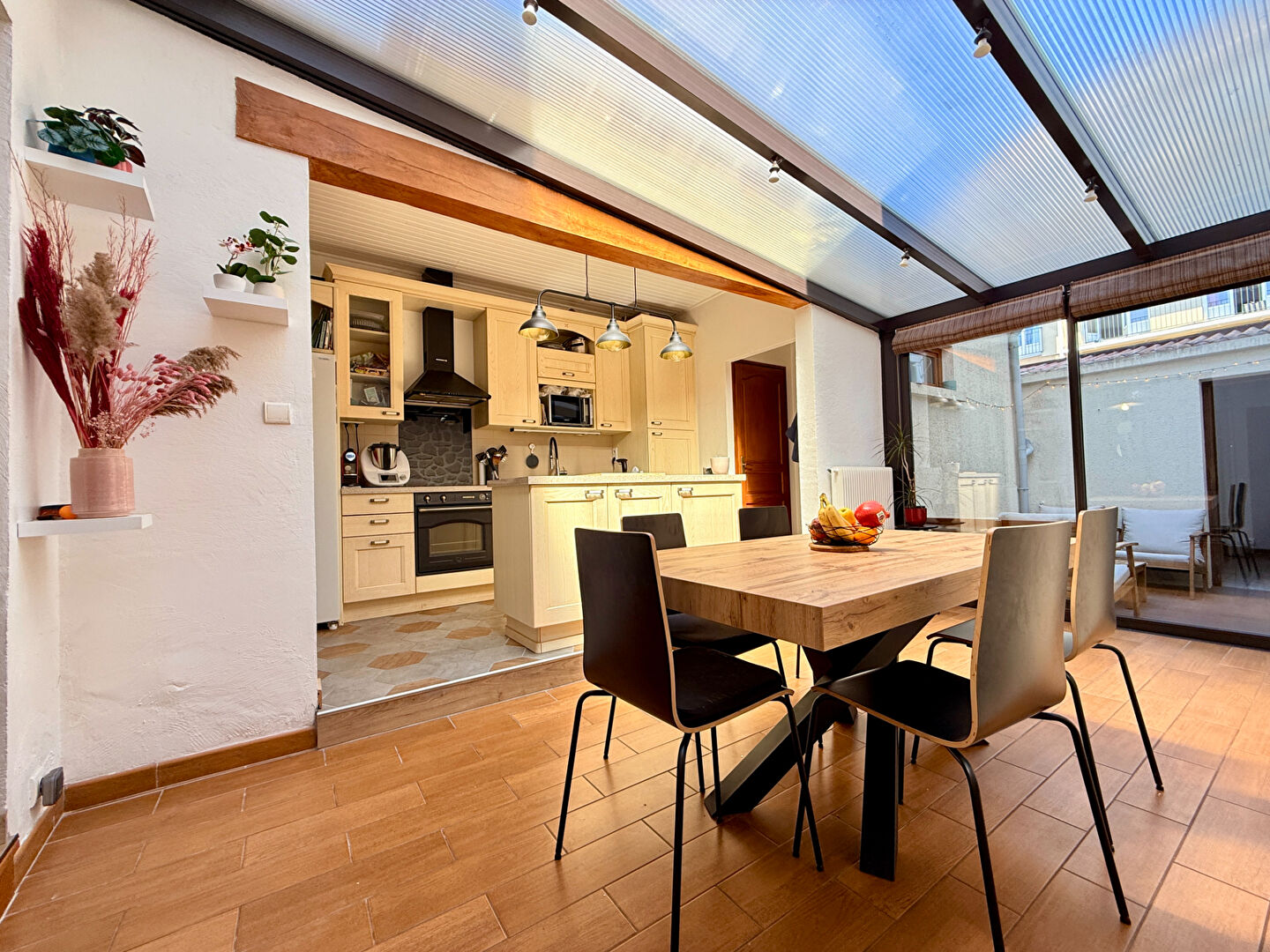 Maison coup de coeur avec cour et garage