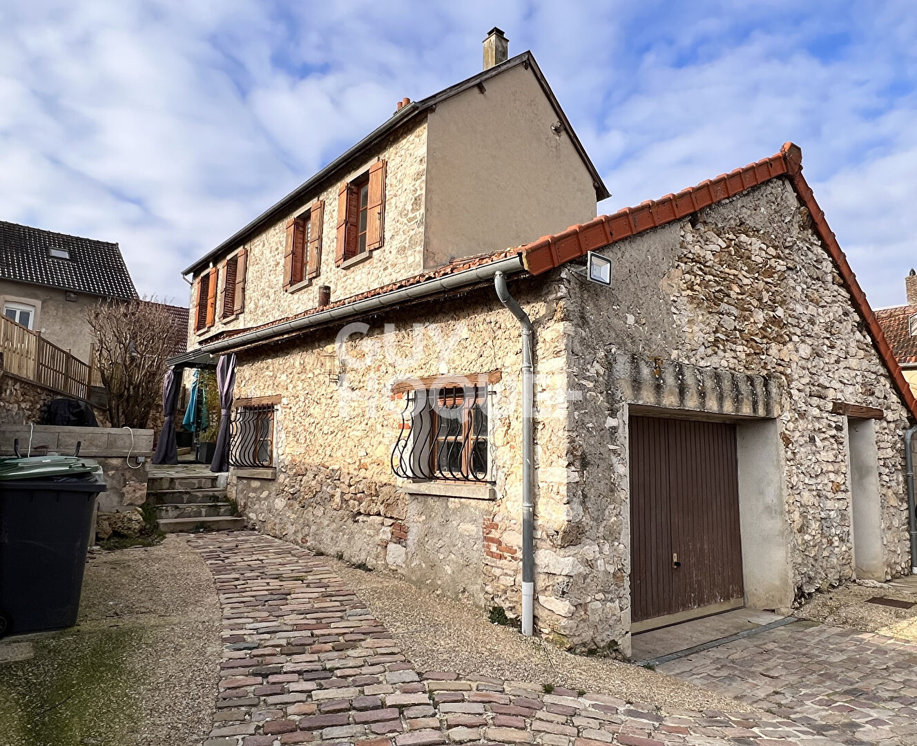 Maison de charme de type 5 avec jardin et garage