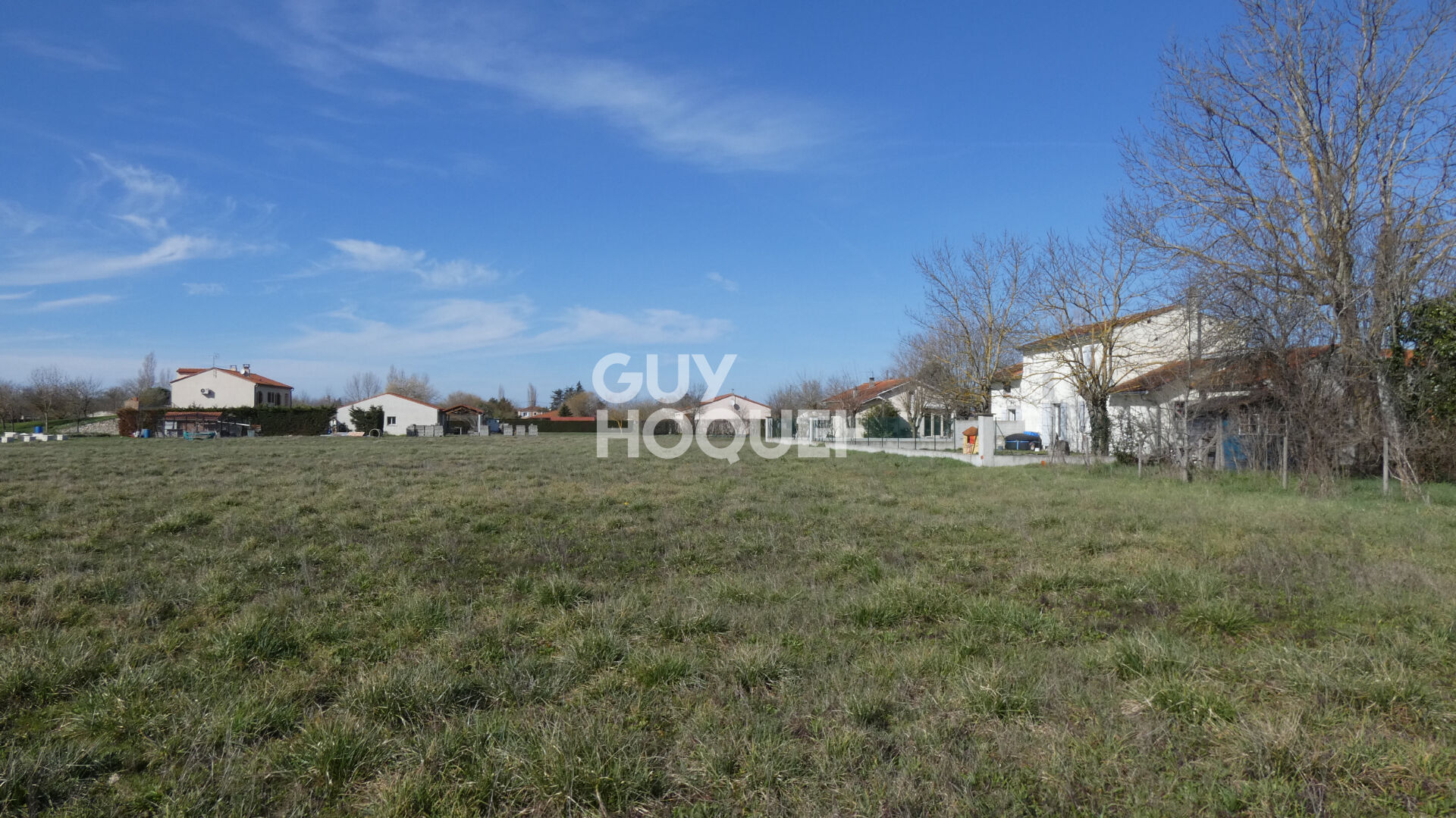 COUFFINAL - TERRAIN PLAT DE 1670 m² non viabilisé
