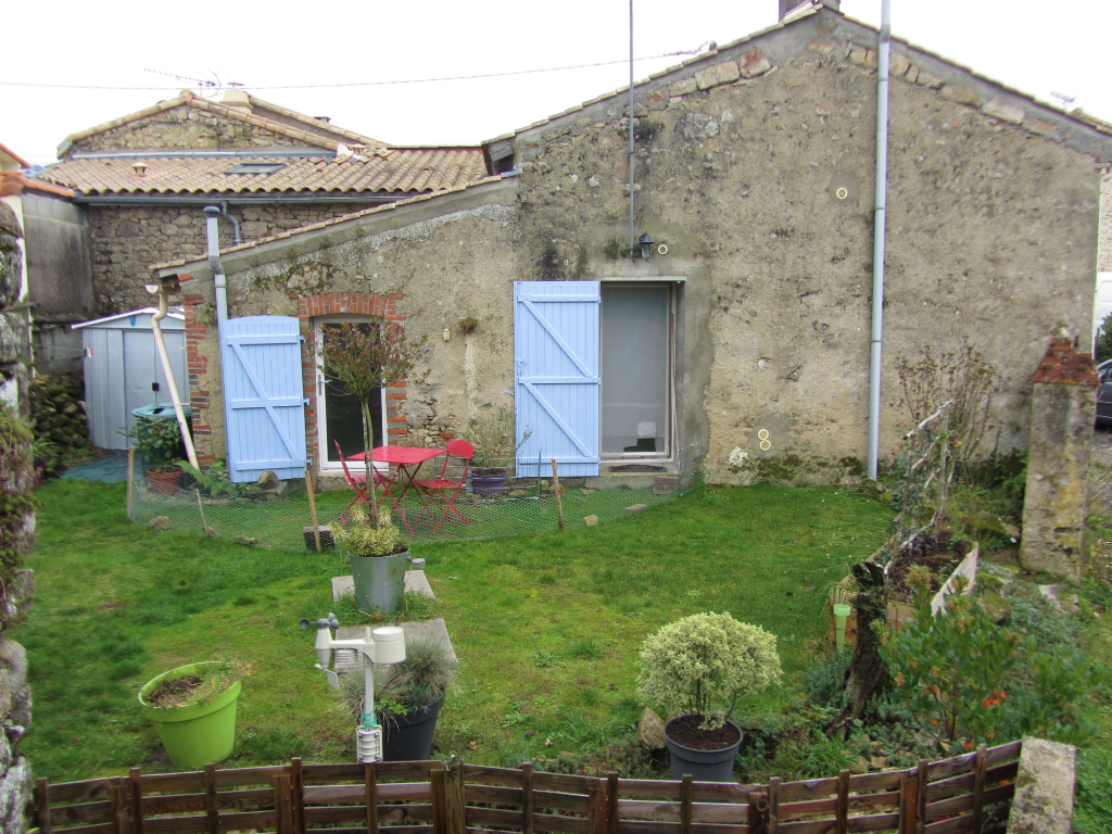 Maison à louer à SAINT ETIENNE DU BOIS