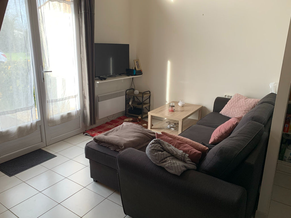 Au bourg sous la roche - Type 2 en duplex  avec parking