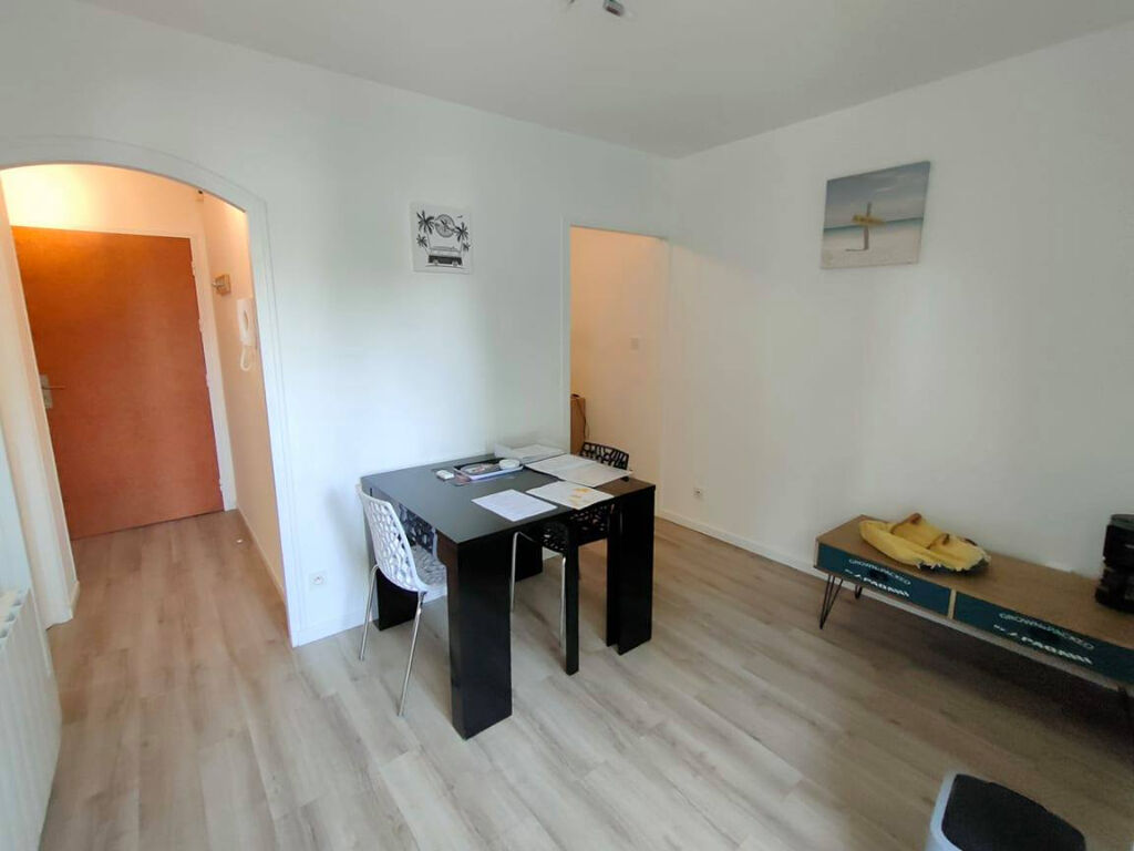 Vente : appartement 2 pièces (22 m²) à LA ROCHE SUR YON